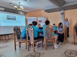 Start pentru prevenție și educație: 60 de tineri au participat la o tabără în Mănăstirea Humorului, o etapă importantă a unui proiect dedicat sănătății emoționale și prevenirii consumului de substanțe interzise.