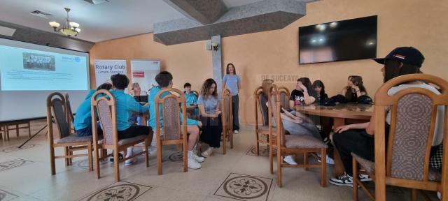 Start pentru prevenție și educație: 60 de tineri au participat la o tabără în Mănăstirea Humorului, o etapă importantă a unui proiect dedicat sănătății emoționale și prevenirii consumului de substanțe interzise.