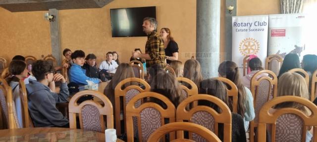 Start pentru prevenție și educație: 60 de tineri au participat la o tabără în Mănăstirea Humorului, o etapă importantă a unui proiect dedicat sănătății emoționale și prevenirii consumului de substanțe interzise.
