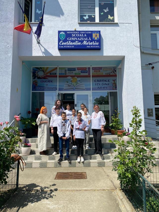 Ziua Universală a Iei, sărbătorită de Clubul Soroptimist și „Bucovina coase ie” alături de copii din Pătrăuți