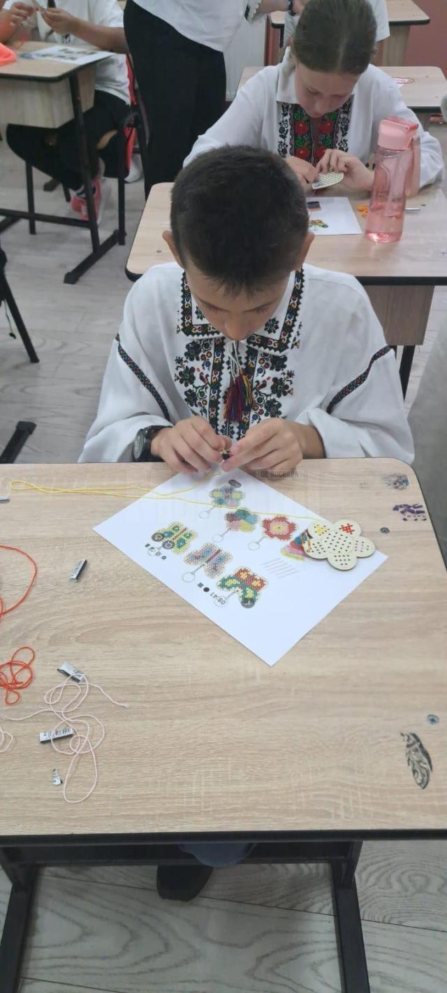 Ziua Universală a Iei, sărbătorită de Clubul Soroptimist și „Bucovina coase ie” alături de copii din Pătrăuți