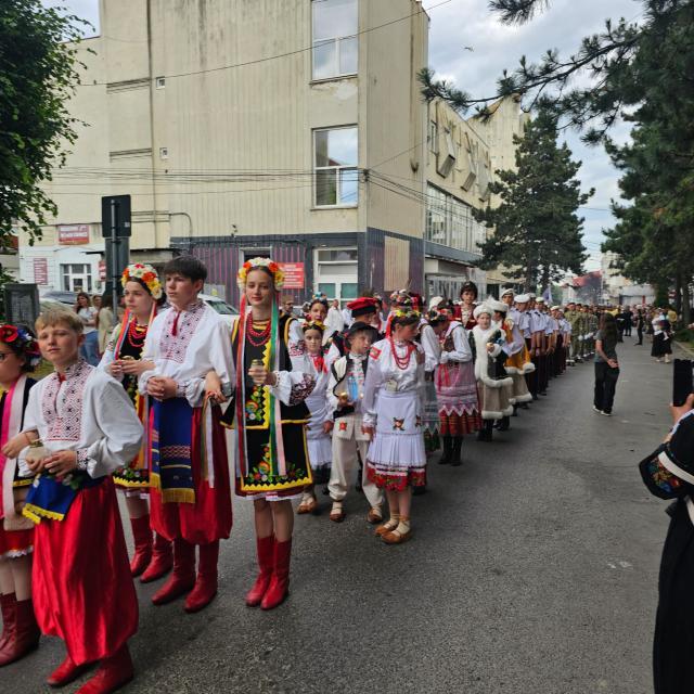 La procesiune au luat parte în premieră și reprezentanți ai comunității polone catolice din Poiana Micului și ai comunității ortodoxe ucrainene din Negostina