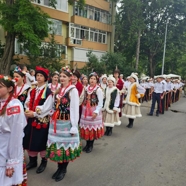 La procesiune au luat parte în premieră și reprezentanți ai comunității polone catolice din Poiana Micului și ai comunității ortodoxe ucrainene din Negostina