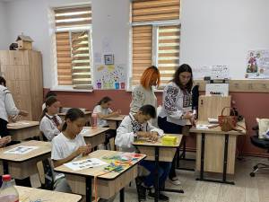 Ziua Universală a Iei, sărbătorită de Clubul Soroptimist și „Bucovina coase ie” alături de copii din Pătrăuți