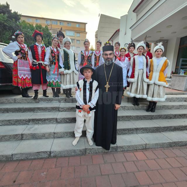 Paul împreună cu preotul Mihai Cobziuc