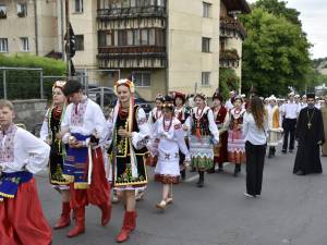 La procesiune au luat parte în premieră și reprezentanți ai comunității polone catolice din Poiana Micului și ai comunității ortodoxe ucrainene din Negostina