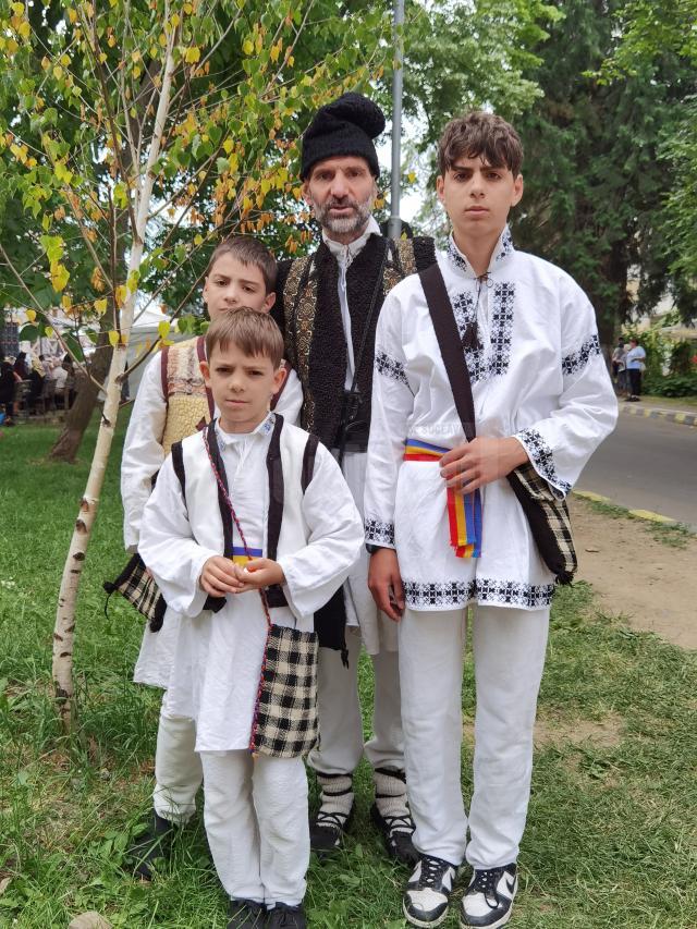 Mii de credincioși prezenți la Sfânta Liturghie, de Hramul Sucevei