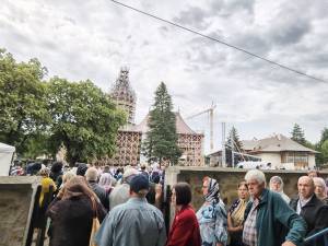 Mii de credincioși prezenți la Sfânta Liturghie, de Hramul Sucevei