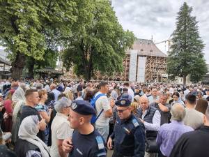 Mii de credincioși prezenți la Sfânta Liturghie, de Hramul Sucevei