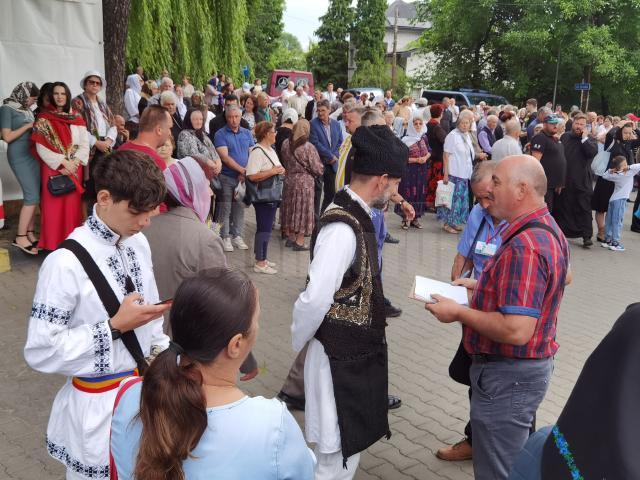 Mii de credincioși prezenți la Sfânta Liturghie, de Hramul Sucevei
