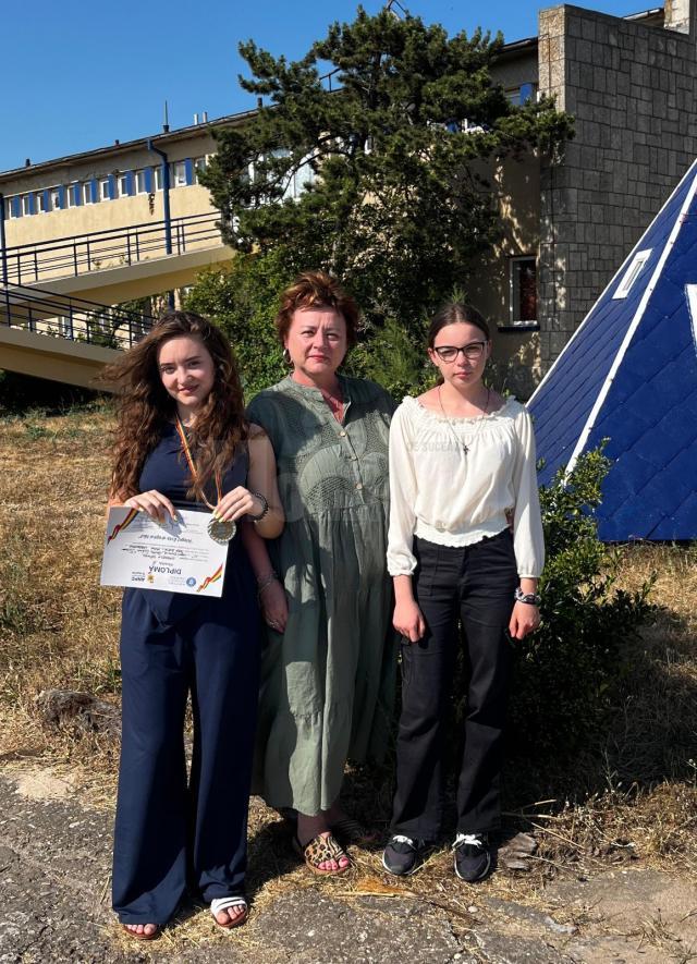 Eleva Gabriela Tătaru de la Colegiul Economic „Dimitrie Cantemir”, pe podium la un concurs naţional pe teme de protecţia consumatorilor