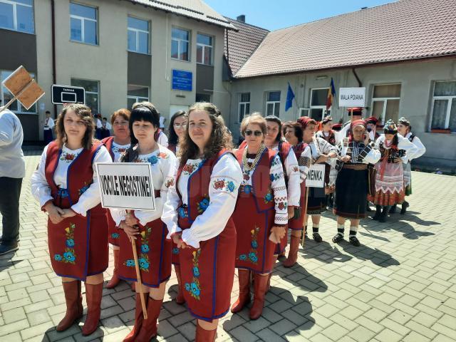 Festivalul interetnic „Conviețuiri”, cu parada grupurilor folclorice, la Negostina