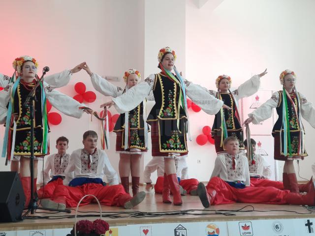 Festivalul interetnic „Conviețuiri”, cu parada grupurilor folclorice, la Negostina