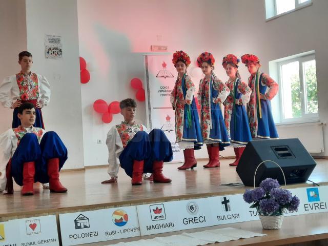 Festivalul interetnic „Conviețuiri”, cu parada grupurilor folclorice, la Negostina