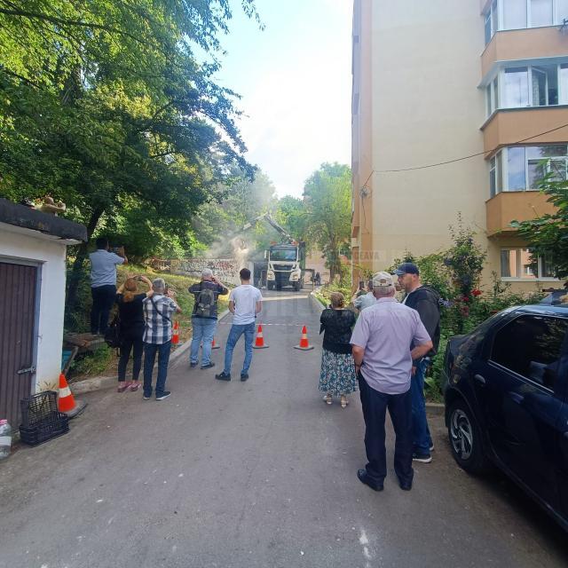 Demolarea garajelor de pe str. Leca Morariu i-a scos în stradă pe proprietari, care protestează