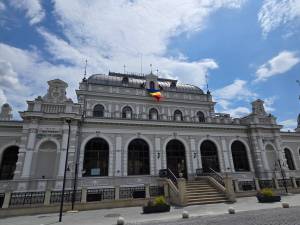 Drapelul României, de pe Centrul Muzeal „Cazinoul Băilor”, a fost înlocuit cu unul nou