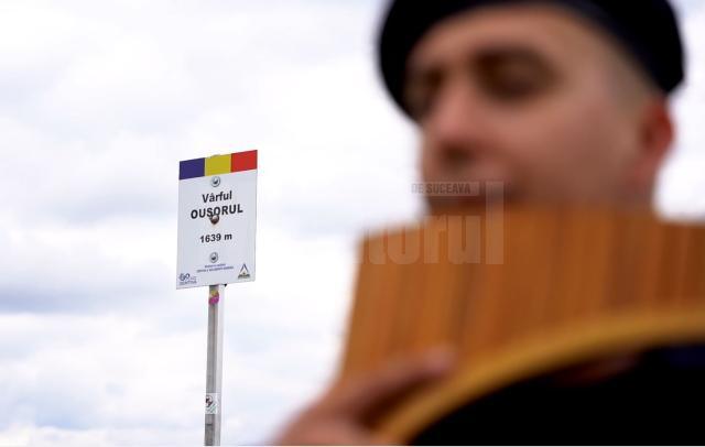 Ziua Drapelului Național, jandarmii dorneni au arborat Tricolorul pe Vârful Oușoru (1.639 m), din Munții Suhard