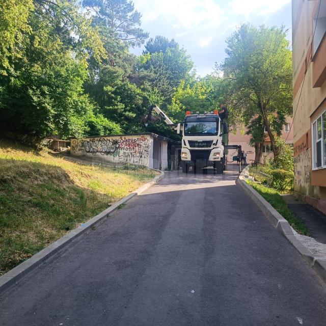 Zeci de garaje de pe Leca Morariu, demolate de Primăria Suceava