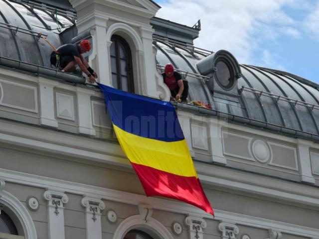 Drapelul României, de pe Centrul Muzeal „Cazinoul Băilor”, a fost înlocuit cu unul nou