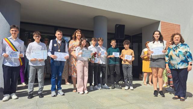 Rezultate excelente pentru elevii Școlii ,,Ion Creangă” Suceava, la competițiile de istorie