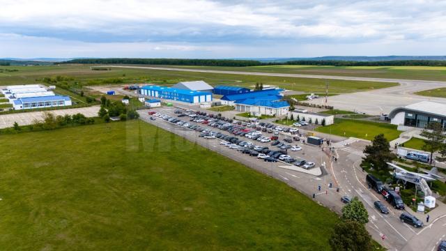 Abonament de parcare de 24 de lei/zi, pentru pasagerii care își lasă mașina între 6 și 15 zile la Aeroportul Suceava