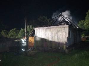Și-a incendiat propria casă