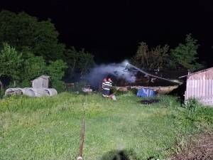 Și-a incendiat propria casă