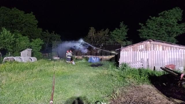 Și-a incendiat propria casă