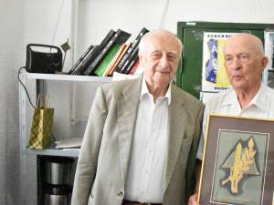 Dumitru Davidel, dedicat memoriei eroilor militari cu lucrarea „Gloria Armatei Române”, creația artistului Radu Bercea, președintele filialei sărbătorite