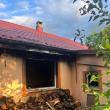 O femeie a suferit un atac de panică și a ajuns la spital după ce casa i-a luat foc