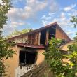 O femeie a suferit un atac de panică și a ajuns la spital după ce casa i-a luat foc