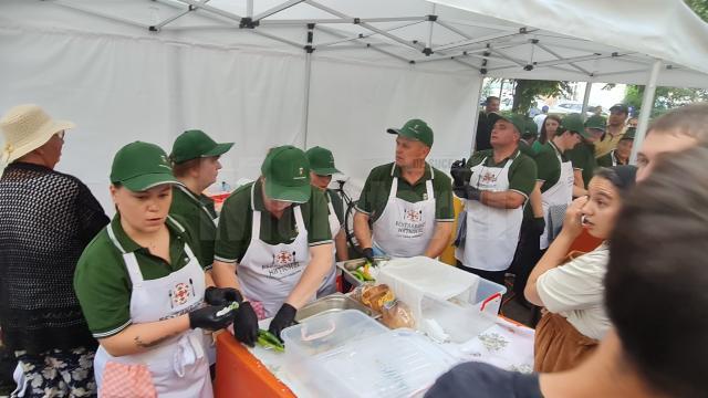 Ziua Ciorbei Rădăuțene - prima ediție, organizată de Primăria Rădăuți și Restaurantul Național, pe Aleea Umbreluțelor