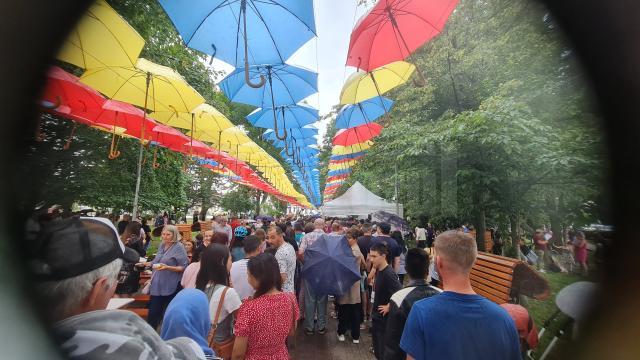 Ziua Ciorbei Rădăuțene - prima ediție, organizată de Primăria Rădăuți și Restaurantul Național, pe Aleea Umbreluțelor
