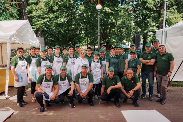 Ziua Ciorbei Rădăuțene - prima ediție, organizată de Primăria Rădăuți și Restaurantul Național, pe Aleea Umbreluțelor