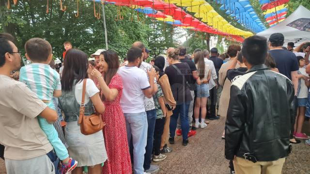 Ziua Ciorbei Rădăuțene - prima ediție, organizată de Primăria Rădăuți și Restaurantul Național, pe Aleea Umbreluțelor