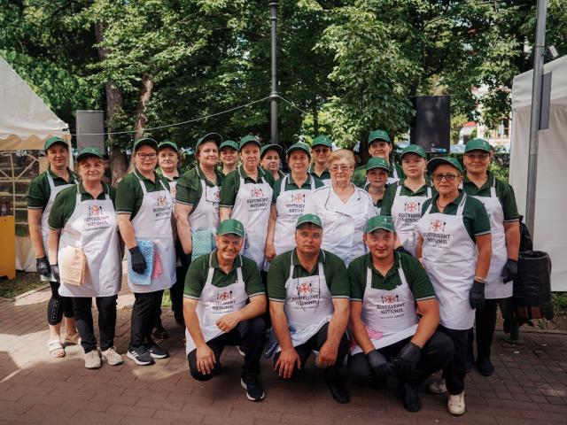 Ziua Ciorbei Rădăuțene - prima ediție, organizată de Primăria Rădăuți și Restaurantul Național, pe Aleea Umbreluțelor