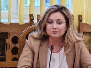 Anca Mihaela Gâtlan, consilier local și membră în Consiliul de Administrație al teatrului