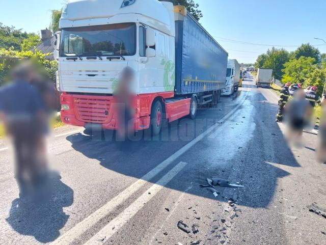 O femeie și o fată de 13 ani, rănite după o coliziune între autoturismul în care se aflau și un tir