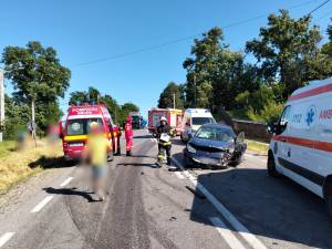 O femeie și o fată de 13 ani, rănite după o coliziune între autoturismul în care se aflau și un tir
