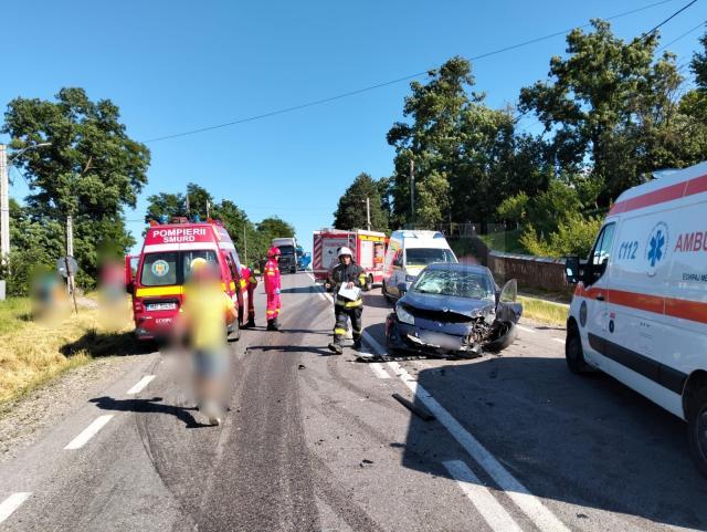 O femeie și o fată de 13 ani, rănite după o coliziune între autoturismul în care se aflau și un tir
