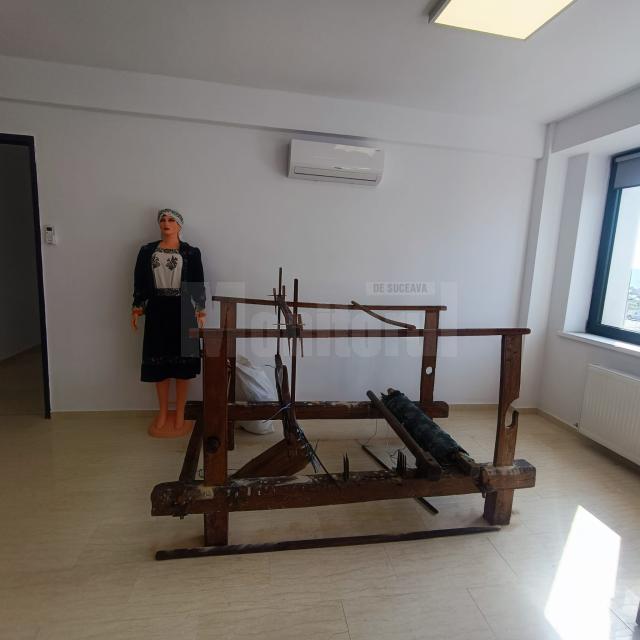 Un colț al tradițiilor populare ia naștere în Căminul Cultural din Moara