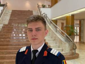Robert Adrian Cîrstinariu - șef de promoție la Colegiul Militar
