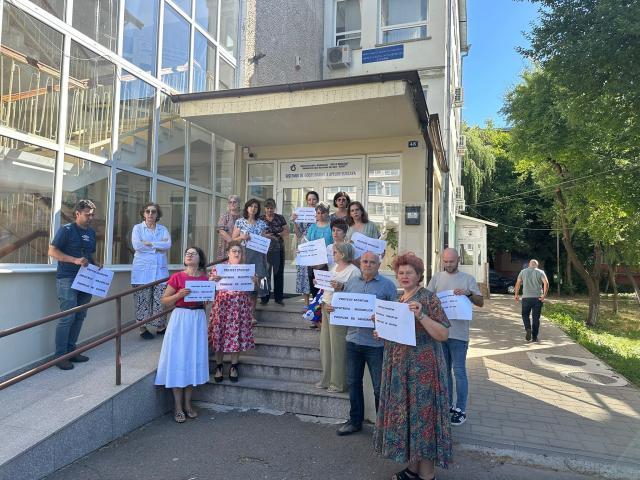 Angajații SGA Suceava protestează față de reducerile salariale anunțate de Guvern