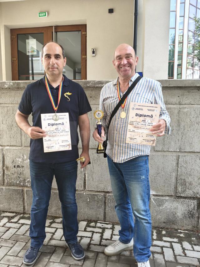 Cadre didactice pasionate de sportul minții, pe podium la „Spartachiada profesorilor”