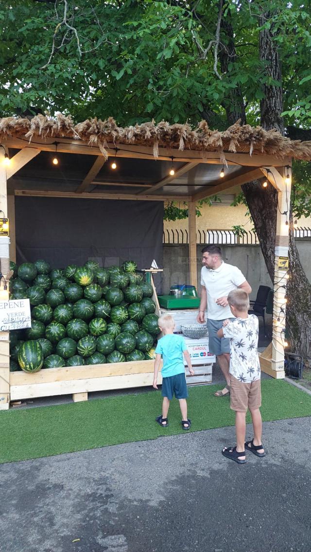 S-a redeschis foișorul cu pepeni de la Piața Mică, din Suceava