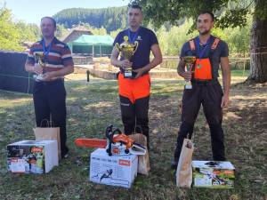 Câștigătorii concursului „Cel mai bun fasonator”, desfășurat la Ocolul Silvic Moldovița