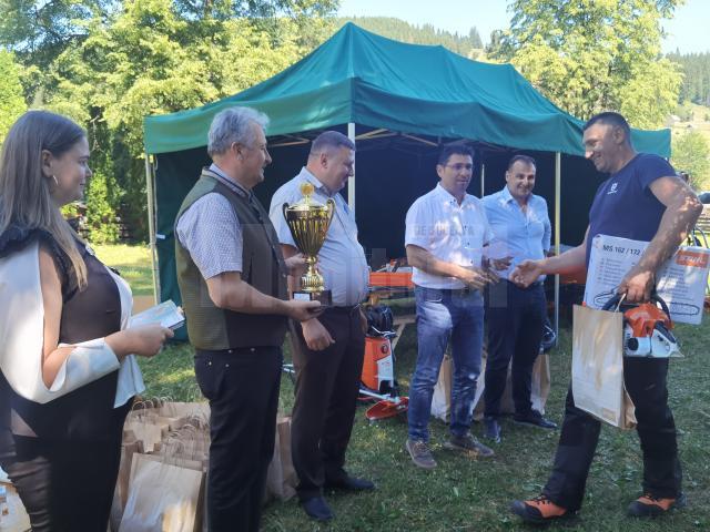 Premierea concursului „Cel mai bun fasonator”, desfășurat la Ocolul Silvic Moldovița