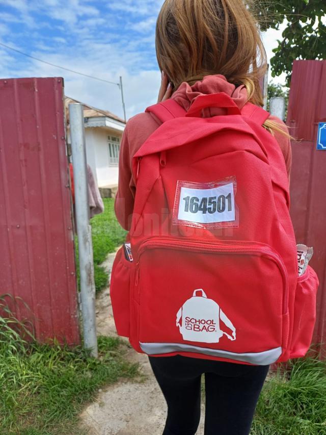 Peste 700 de ghiozdane complet echipate pentru școală, donate de Fundația Te Aud România copiilor vulnerabili din județul Vaslui