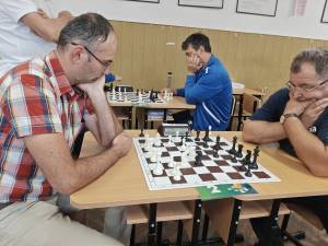 Cadre didactice pasionate de sportul minții, pe podium la „Spartachiada profesorilor”