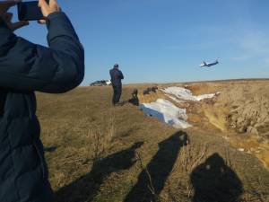 Cât de aproape era ravena de pista aeroportului